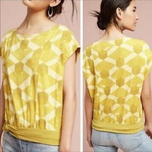 Postmark Short Sleeve Top. Gold Geo Pattern Sz M
